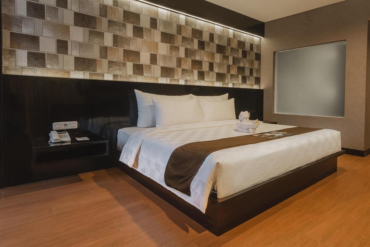 Royal Regantris Cendana Hotel Surabaya Eksteriør billede