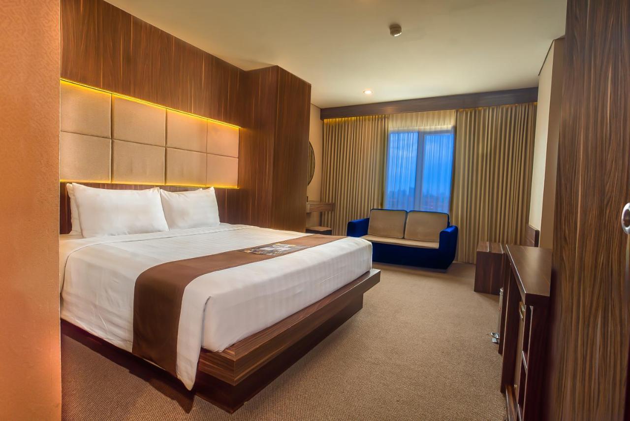 Royal Regantris Cendana Hotel Surabaya Eksteriør billede