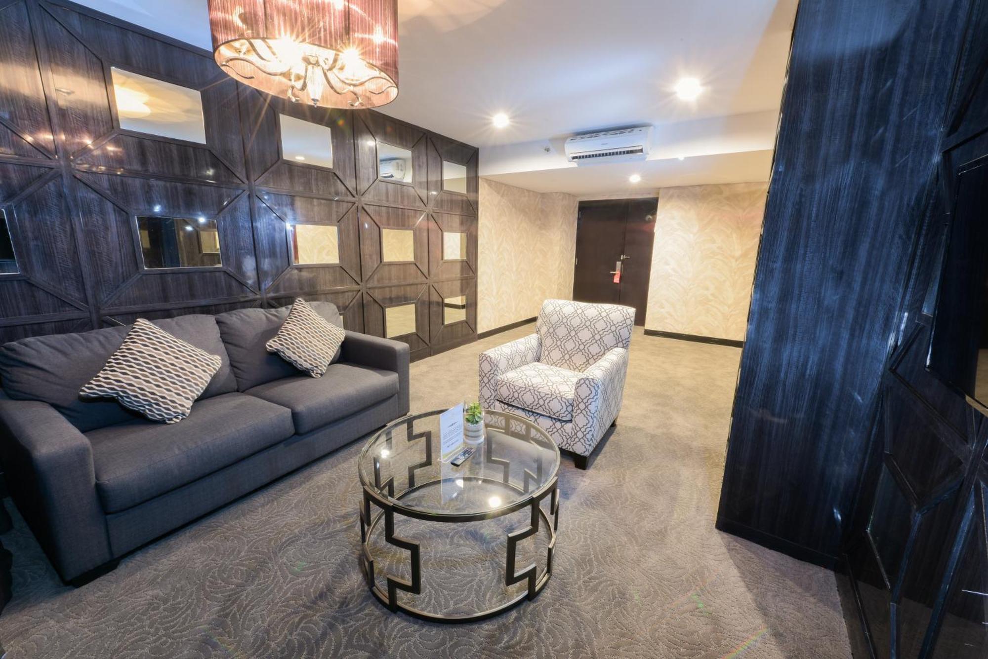 Royal Regantris Cendana Hotel Surabaya Eksteriør billede