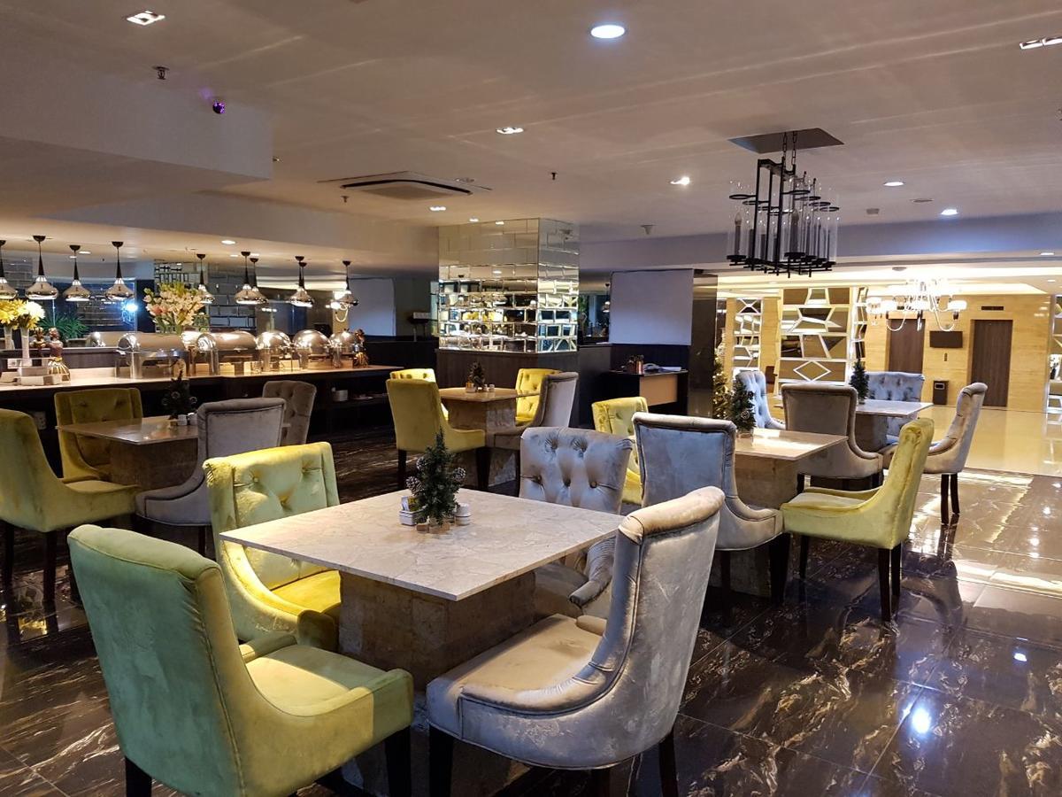 Royal Regantris Cendana Hotel Surabaya Eksteriør billede