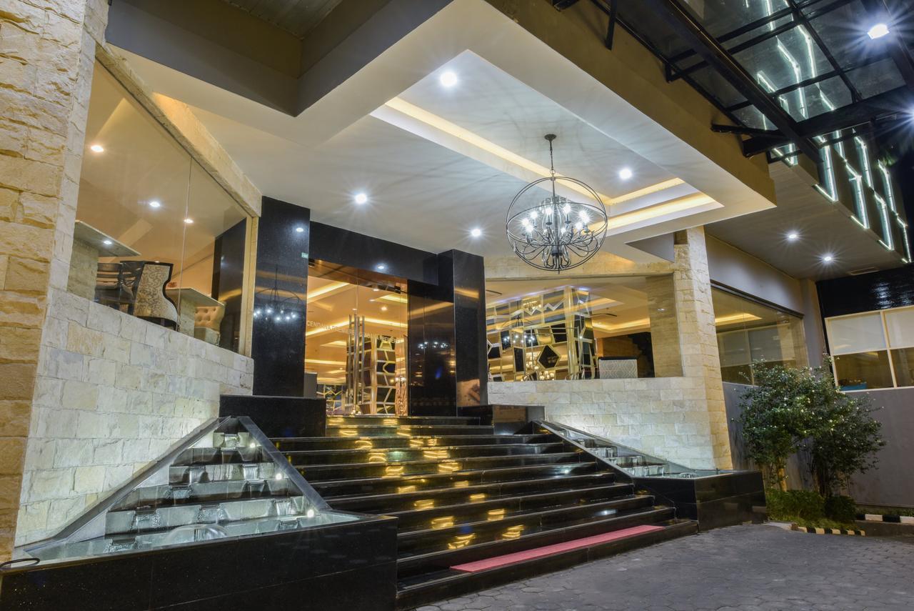 Royal Regantris Cendana Hotel Surabaya Eksteriør billede
